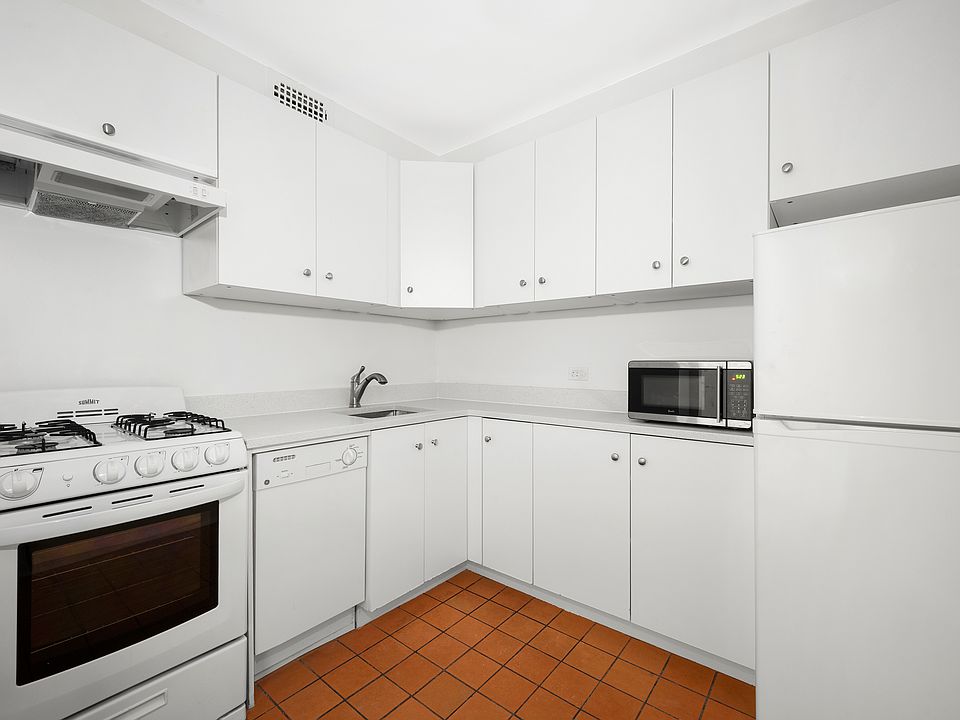 2nd image of 39 Jane St APT 3B