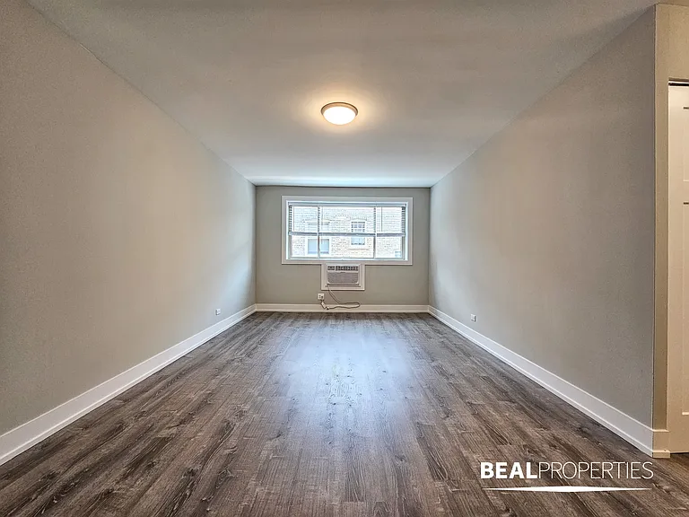 530 W Surf — Photo 96