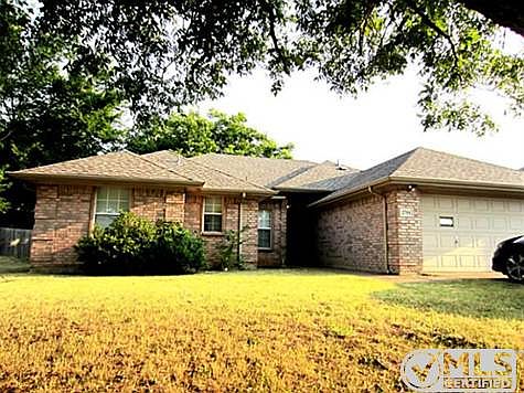 1st image of 2701 Pecan Dr