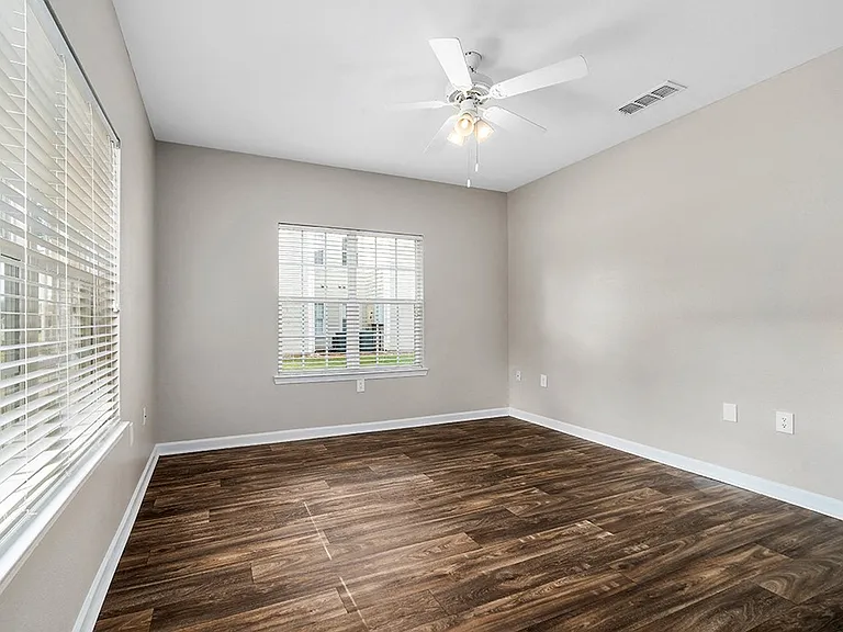 Maple Village Apartments — Photo 91