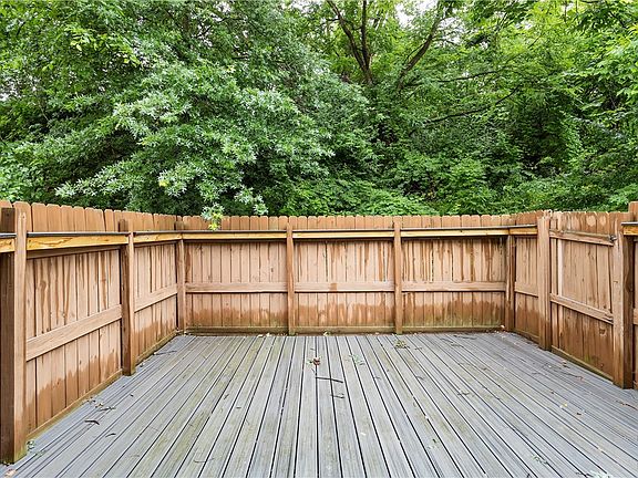 3rd image of 531 Winesap Dr