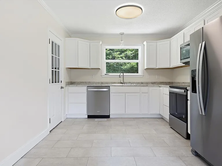 241 Hiawatha Cir — Photo 2