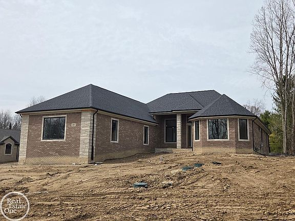 3rd image of 880 Hemlock Dr