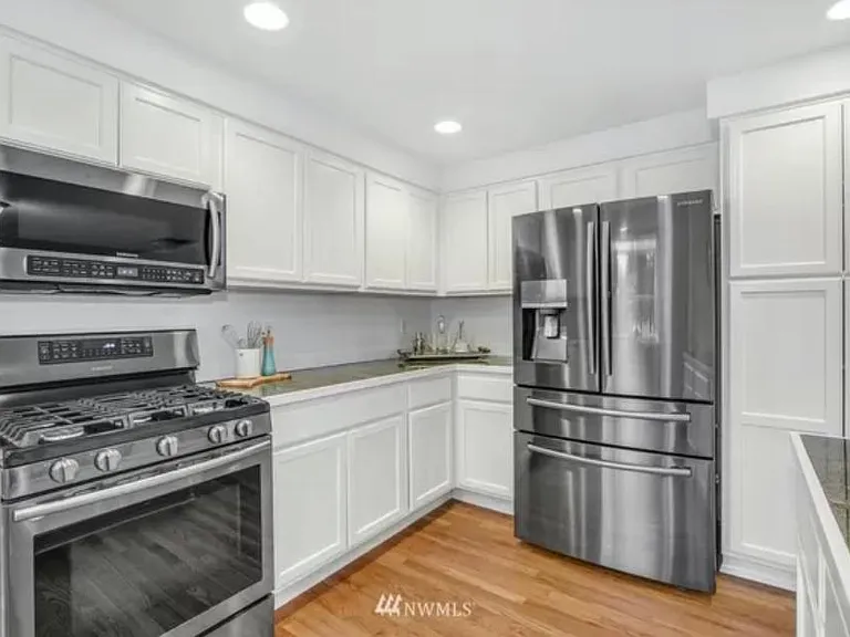 4726 NE 19th St — Photo 9