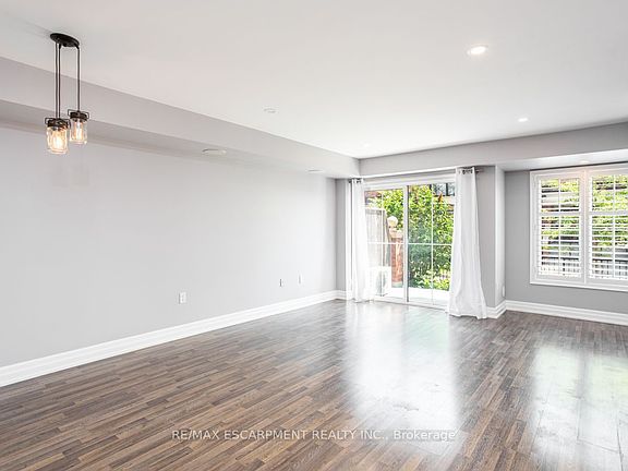 2nd image of 47 Hays Blvd #27