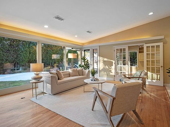 5th image of 315 Puritan Rd