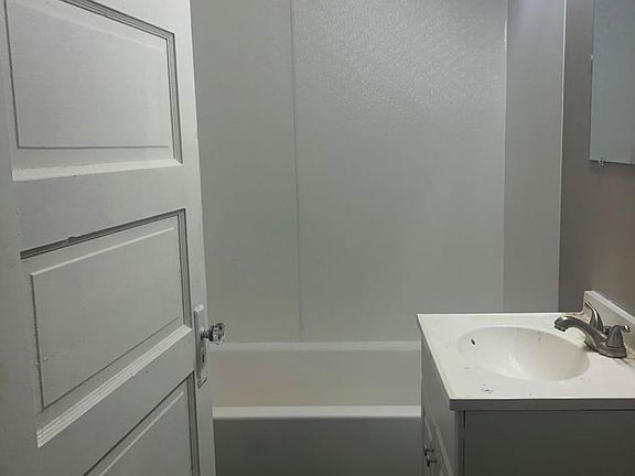 5th image of 1337 Dequeen Blvd