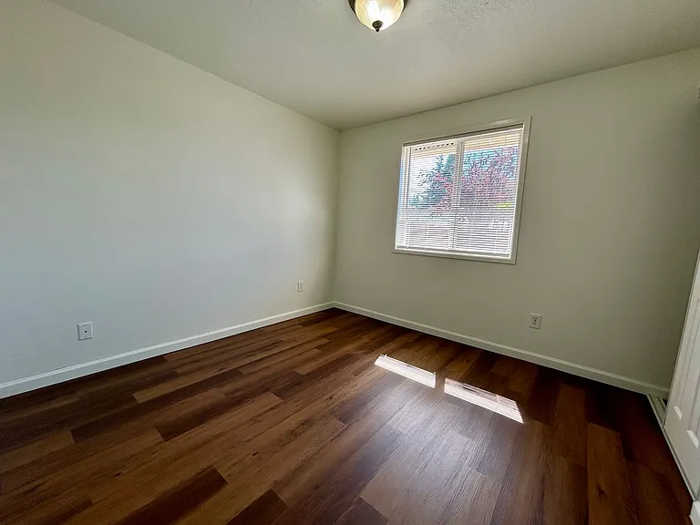 15511 NE 50th Cir — Photo 17