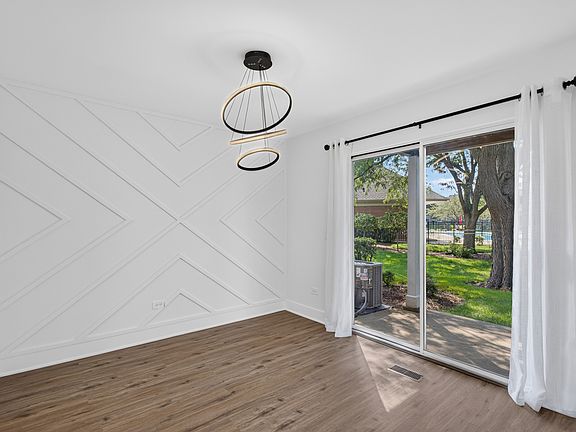 4th image of 2845 Meadow Ln #1V