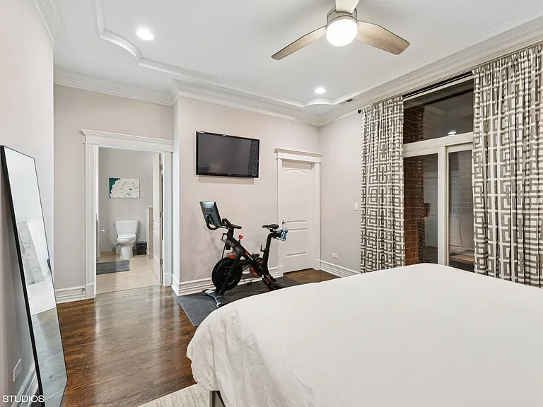 2243 W Irving Park Rd #2W — Photo 9