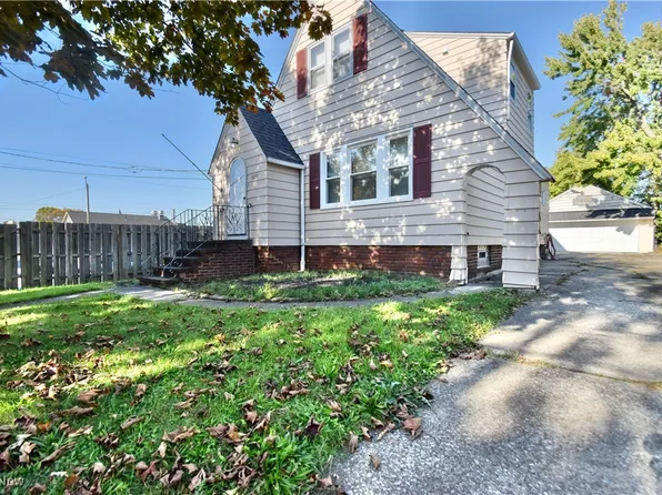 1527 E 298th St, Wickliffe, OH 44092