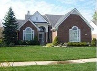 37107 Kingsburn Dr, Livonia, MI 48152