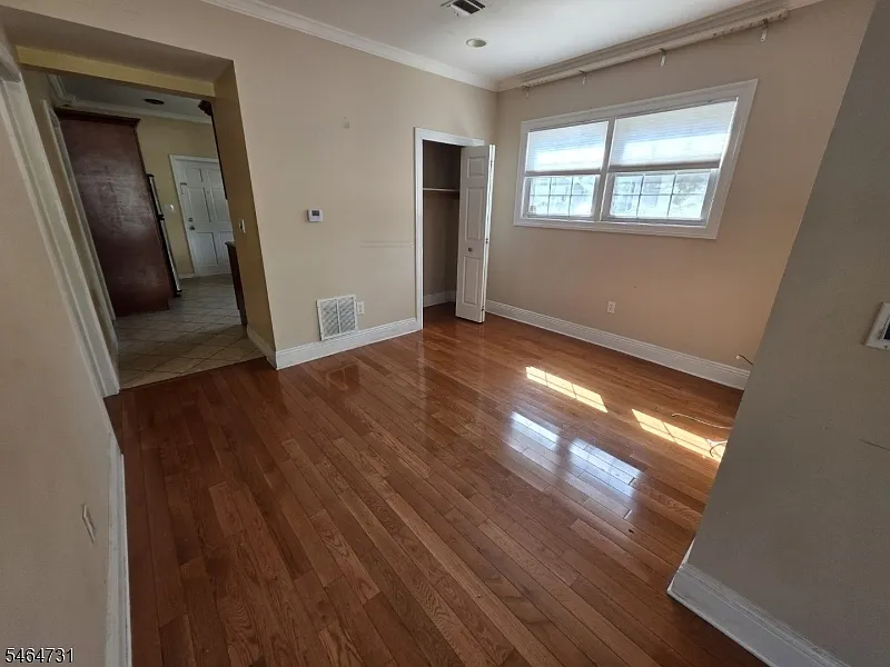 3 bed, 1.0 bath, $2,400 — Photo 3
