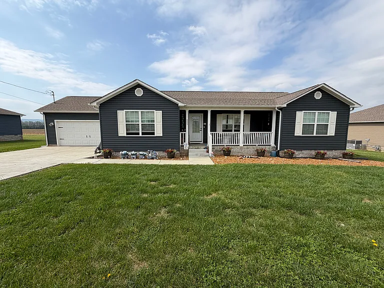 605 Strawberry Dr — Photo 1