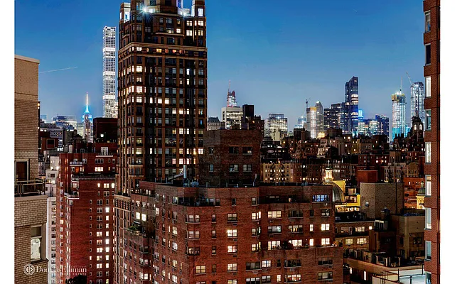 Sold by Douglas Elliman | media 21