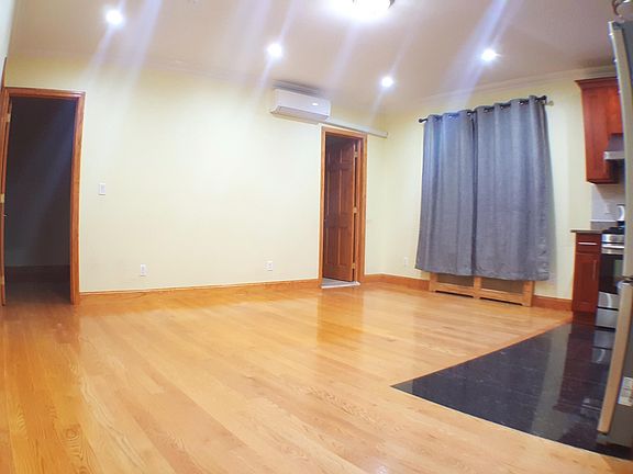 3rd image of 3353 164th St #1FLOOR