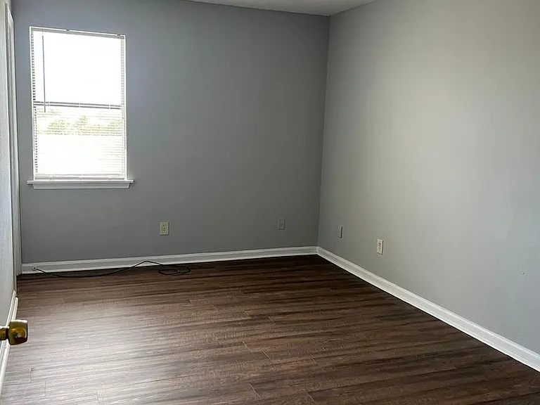300 Carriage Ln — Photo 15
