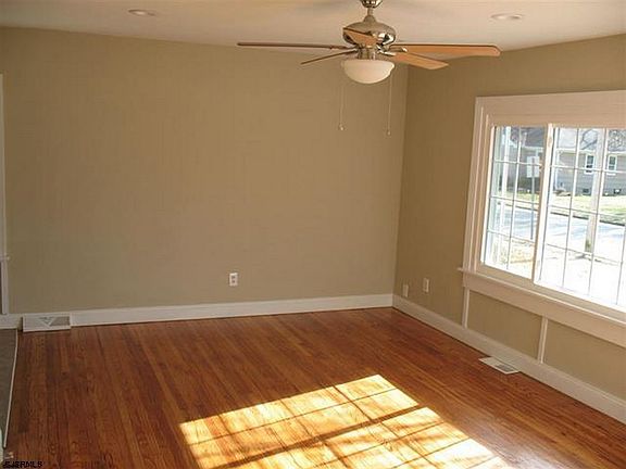 2nd image of 204 Barr Ave