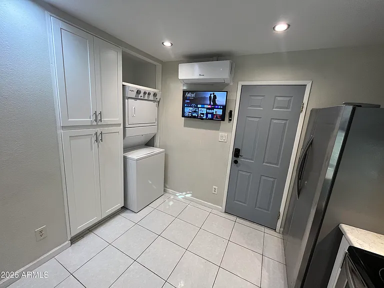 4112 W Hearn Rd — Photo 6