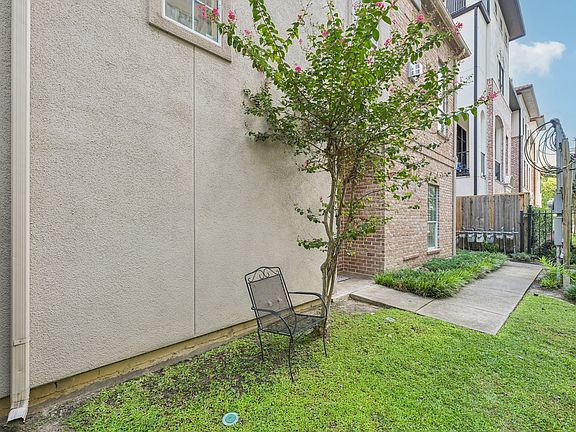 3rd image of 1515 Oakdale St Unit 14
