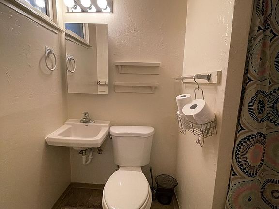 5th image of 357 Vista St APT 1