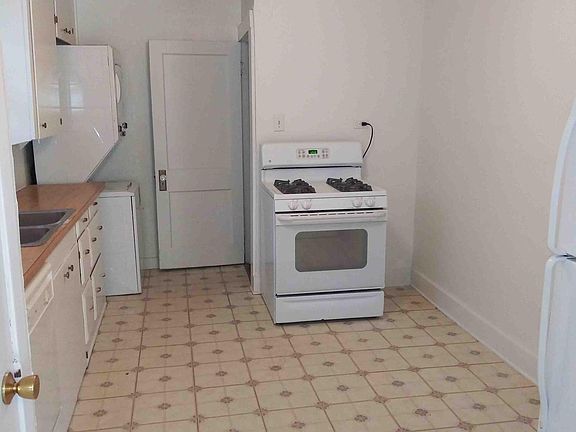 4th image of 4807 Birchman Ave