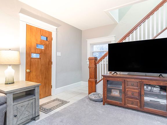 5th image of 830 Spruce Ave