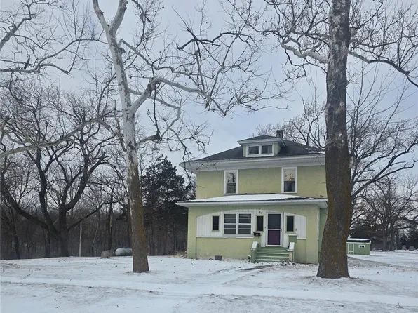 520 Mill St, Toronto, IA 52777