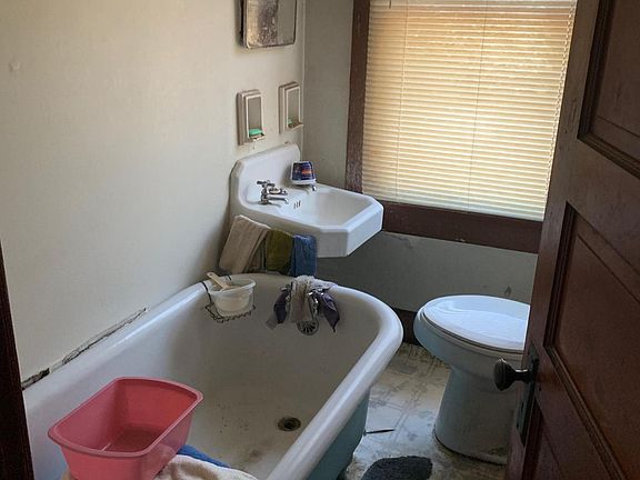 2nd image of 530 Reynolds Ave