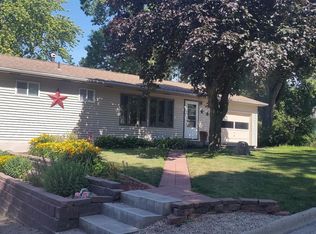 706 S 6th St, Forest City, IA 50436