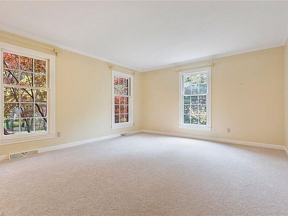 4th image of 1227 Wales Dr