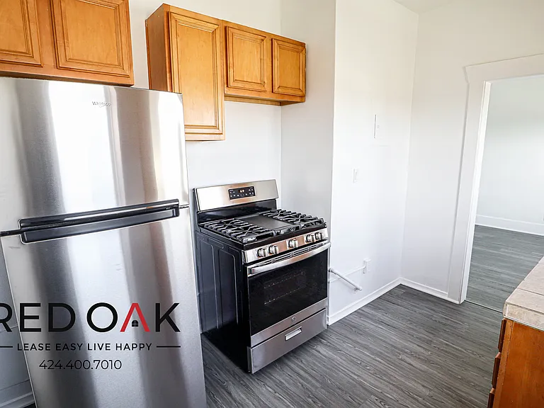 527 W 15th St #24 — Photo 7