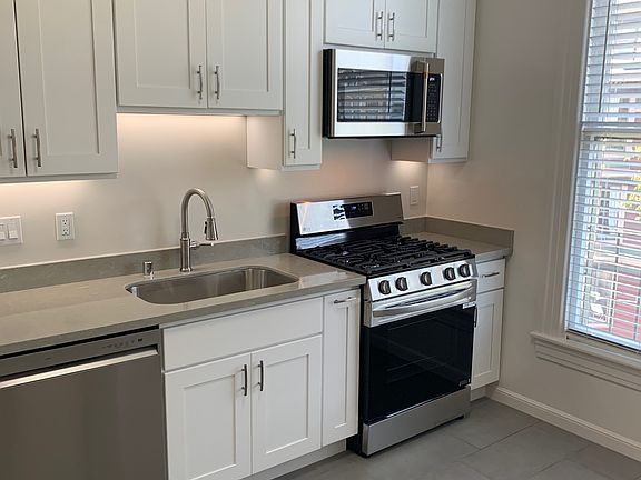 3rd image of 405 Cole St #405C