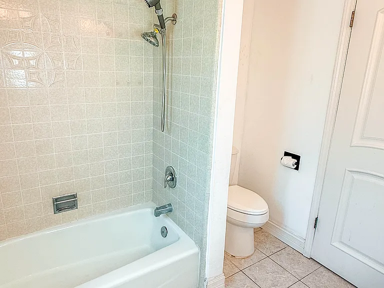 808 Hewlett St — Photo 23