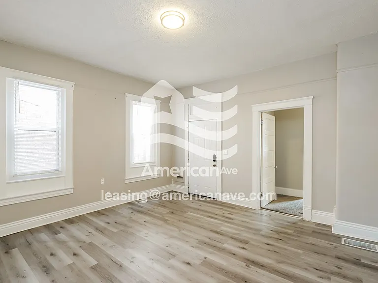 1451571_004_living_room_14130956.jpg