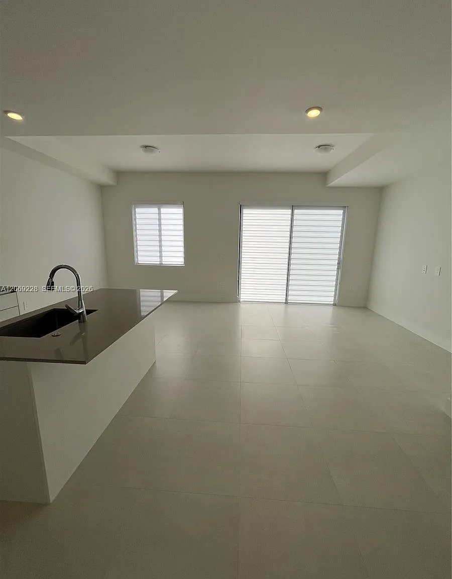 3 bed, 2.5 bath, $2,950 — Photo 4