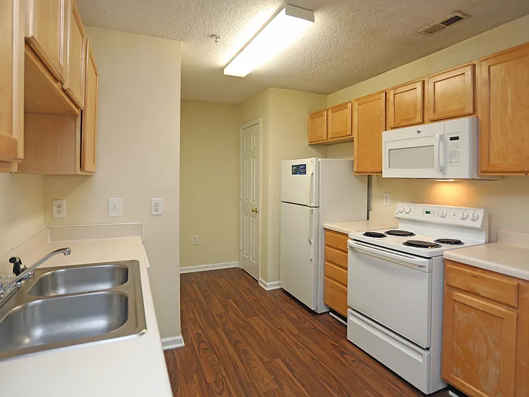 Reynolds Place Apartments — Photo 72