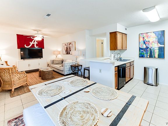 4th image of 1009 12th St APT 15