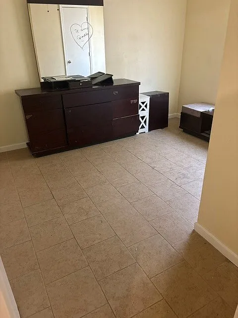 2 bed, $1,000 — Photo 3