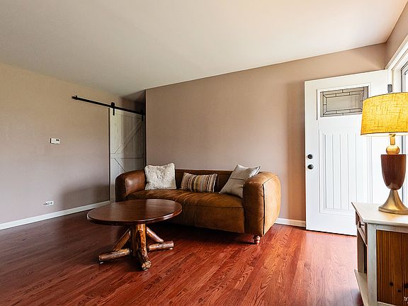 4th image of 2918 Jonquil Ln