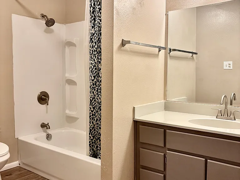 1305 Chelwood NE - D — Photo 17