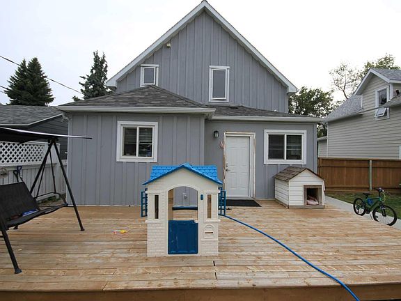 5th image of 4930 52nd Ave