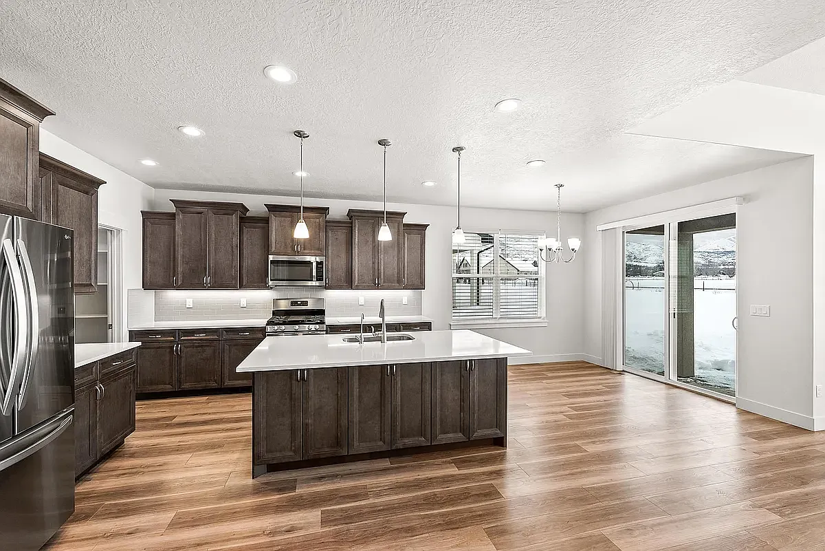 4 bed, 3400 sqft, $4,900 — Photo 4