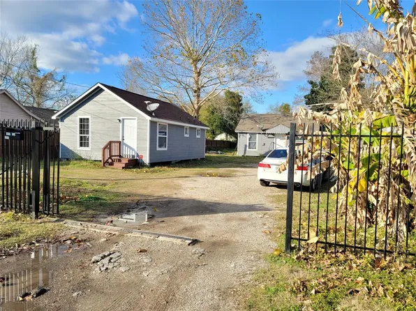 1013 Bennington St, Houston, TX 77022