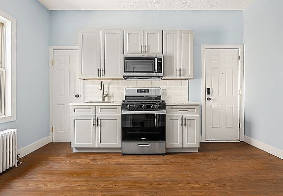 4th image of 318 E 9th St APT 2R