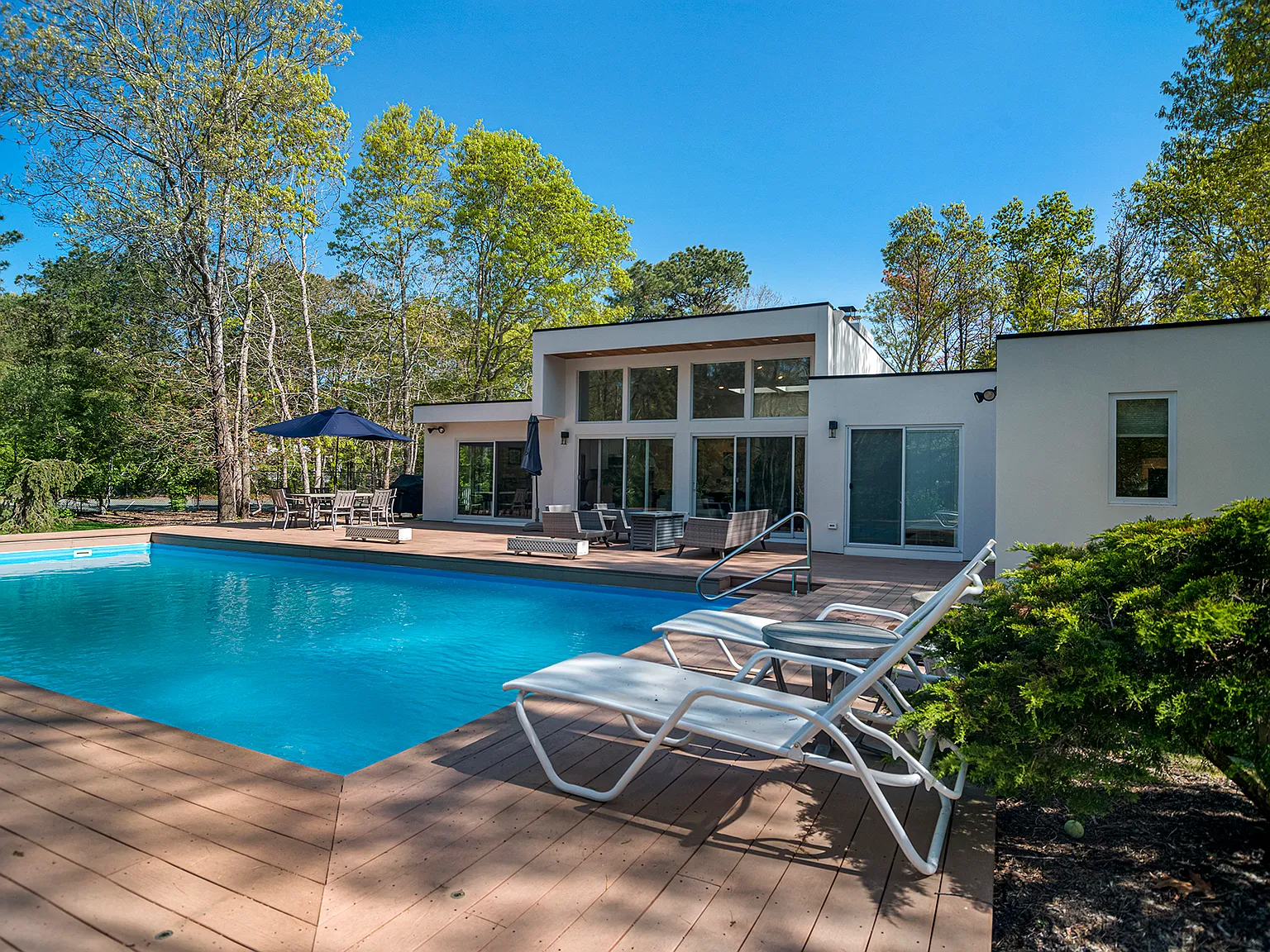Quogue Village with Pool and Tennis — Photo 4