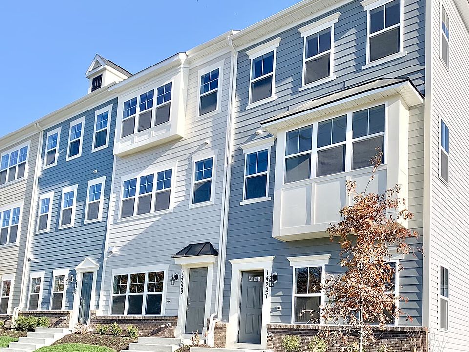 The exterior of the Moorefield at Travilah Station by Brookfield Residential.