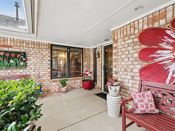 3rd image of 1401 Kingsgate Rd