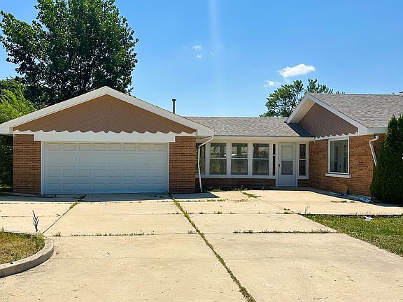 2nd image of 9405 S 76th Ct