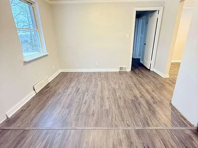 150 Marshall Dr — Photo 13